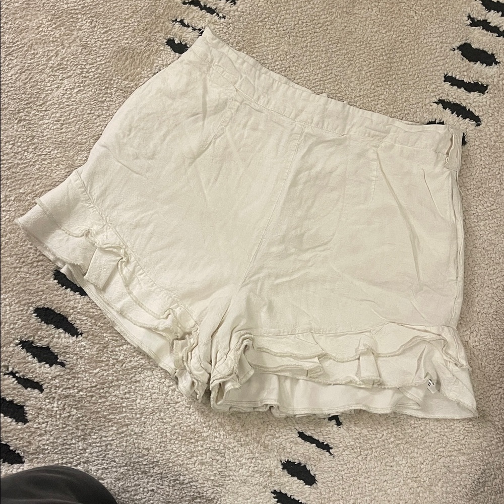 Linen ruffled shorts M